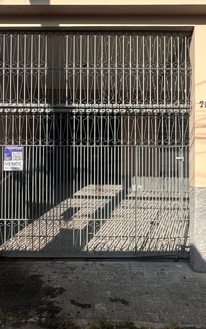 Casa à venda com 420m², 3 quartos e 4 vagas Casa à venda com 420m², 3 quartos e 4 vagasFachada