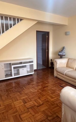 Casa à venda com 420m², 3 quartos e 4 vagas Casa à venda com 420m², 3 quartos e 4 vagasSala
