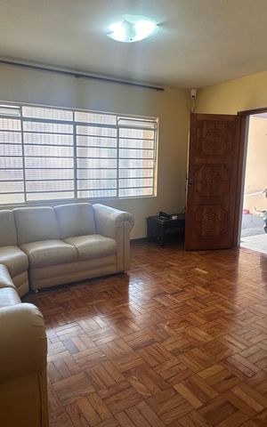 Casa à venda com 420m², 3 quartos e 4 vagas Casa à venda com 420m², 3 quartos e 4 vagasSala