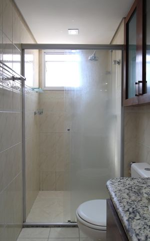 Apartamento à venda com 81m², 2 quartos e 2 vagasBanheiro da Suíte