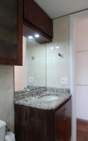 Apartamento à venda com 81m², 2 quartos e 2 vagasBanheiro da Suíte