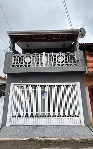 Casa à venda com 202m², 3 quartos e 2 vagas Casa à venda com 202m², 3 quartos e 2 vagasFachada