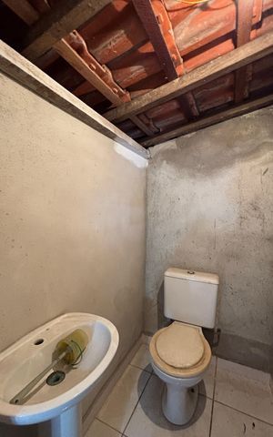 Casa à venda com 202m², 3 quartos e 2 vagas Casa à venda com 202m², 3 quartos e 2 vagasQuintal - Banheiro