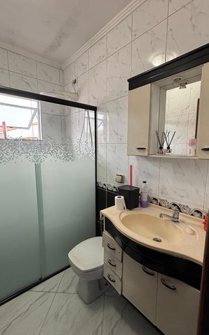 Casa à venda com 202m², 3 quartos e 2 vagas Casa à venda com 202m², 3 quartos e 2 vagasBanheiro
