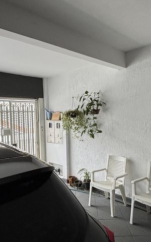 Casa à venda com 202m², 3 quartos e 2 vagas Casa à venda com 202m², 3 quartos e 2 vagasGaragem