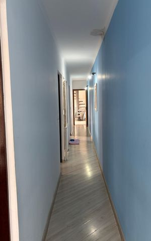 Casa à venda com 202m², 3 quartos e 2 vagas Casa à venda com 202m², 3 quartos e 2 vagasCorredor