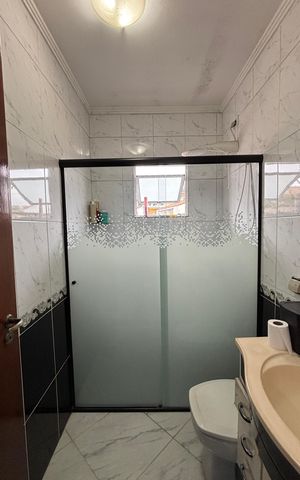 Casa à venda com 202m², 3 quartos e 2 vagas Casa à venda com 202m², 3 quartos e 2 vagasBanheiro