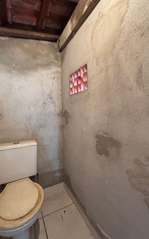 Casa à venda com 202m², 3 quartos e 2 vagas Casa à venda com 202m², 3 quartos e 2 vagasQuintal - Banheiro