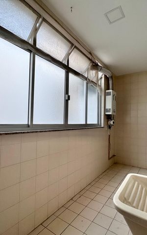 Apartamento para alugar com 205m², 3 quartos e 2 vagas Apartamento para alugar com 205m², 3 quartos e 2 vagasCozinha e Área de Serviço