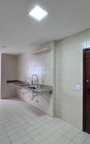 Apartamento para alugar com 205m², 3 quartos e 2 vagas Apartamento para alugar com 205m², 3 quartos e 2 vagasCozinha e Área de Serviço