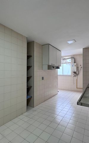 Apartamento para alugar com 205m², 3 quartos e 2 vagas Apartamento para alugar com 205m², 3 quartos e 2 vagasCozinha e Área de Serviço