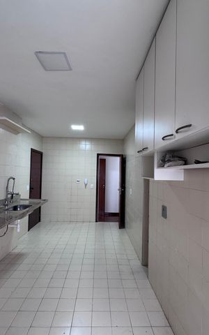 Apartamento para alugar com 205m², 3 quartos e 2 vagas Apartamento para alugar com 205m², 3 quartos e 2 vagasCozinha e Área de Serviço