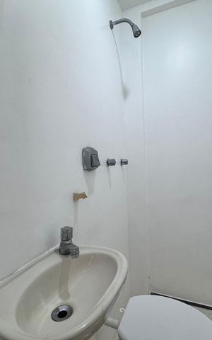 Apartamento para alugar com 205m², 3 quartos e 2 vagas Apartamento para alugar com 205m², 3 quartos e 2 vagasCozinha e Área de Serviço - Banheiro