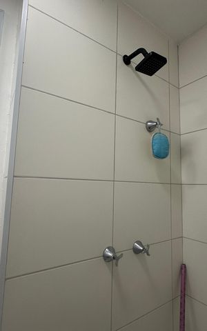 Apartamento à venda com 69m², 2 quartos e 2 vagas Apartamento à venda com 69m², 2 quartos e 2 vagasBanheiro da Suíte 1