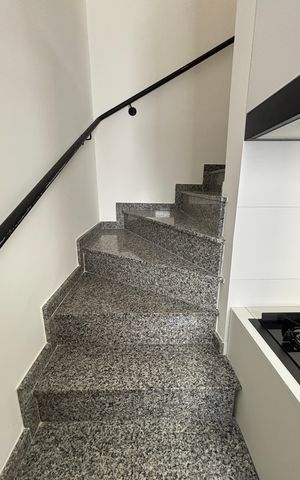 Apartamento à venda com 100m², 2 quartos e 2 vagas Apartamento à venda com 100m², 2 quartos e 2 vagasEscada
