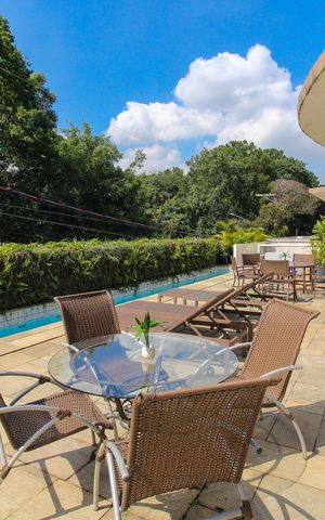 Casa à venda com 697m², 4 quartos e 5 vagas Casa à venda com 697m², 4 quartos e 5 vagasPiscina
