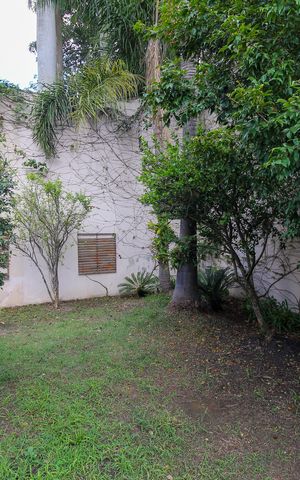 Casa à venda com 697m², 4 quartos e 5 vagas Casa à venda com 697m², 4 quartos e 5 vagasQuintal