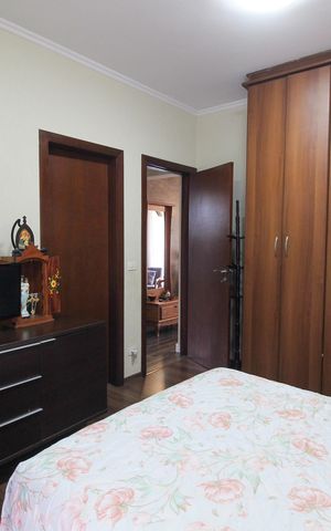 Casa à venda com 697m², 4 quartos e 5 vagas Casa à venda com 697m², 4 quartos e 5 vagasQuarto 2