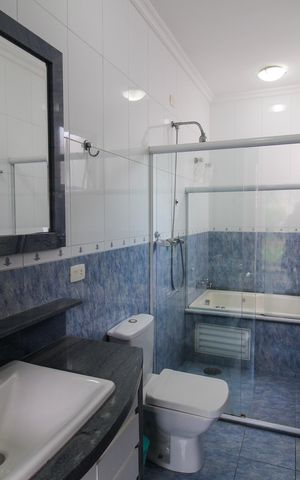 Casa à venda com 697m², 4 quartos e 5 vagas Casa à venda com 697m², 4 quartos e 5 vagasBanheiro