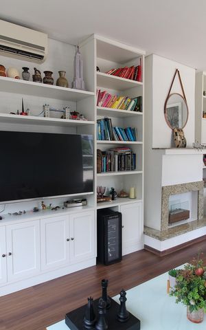 Casa à venda com 697m², 4 quartos e 5 vagas Casa à venda com 697m², 4 quartos e 5 vagasSala de TV