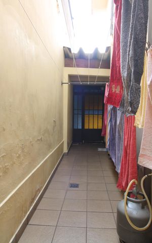 Casa à venda com 150m², 2 quartos e 2 vagasCorredor