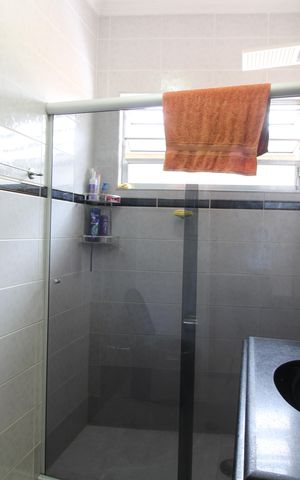 Casa à venda com 150m², 2 quartos e 2 vagasBanheiro 1