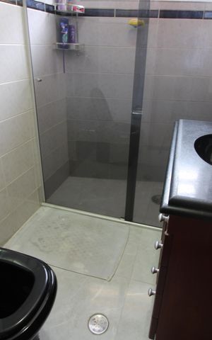 Casa à venda com 150m², 2 quartos e 2 vagasBanheiro 1