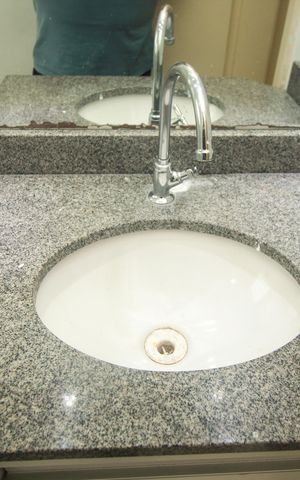 Apartamento para alugar com 55m², 2 quartos e 2 vagas Apartamento para alugar com 55m², 2 quartos e 2 vagasBanheiro
