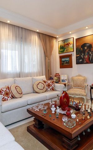 Apartamento à venda com 144m², 3 quartos e 3 vagas Apartamento à venda com 144m², 3 quartos e 3 vagasSala