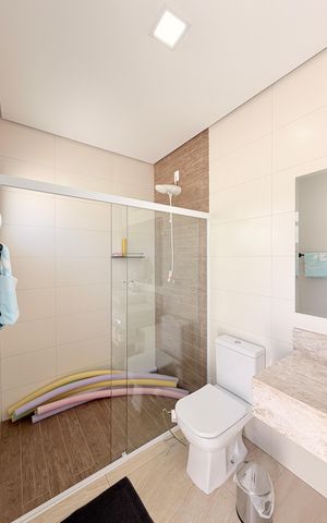 Casa de condomínio à venda com 340m², 3 quartos e 4 vagasBanheiro Externo