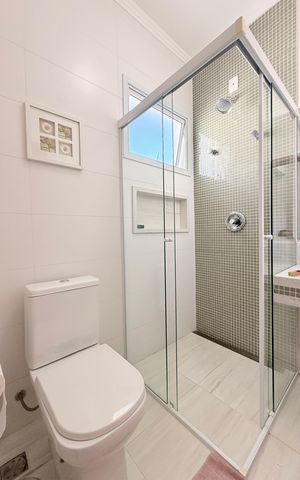Casa de condomínio à venda com 340m², 3 quartos e 4 vagasBanheiro da Suíte 1