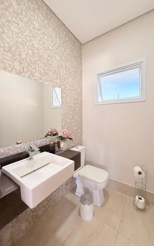 Casa de condomínio à venda com 340m², 3 quartos e 4 vagasLavabo