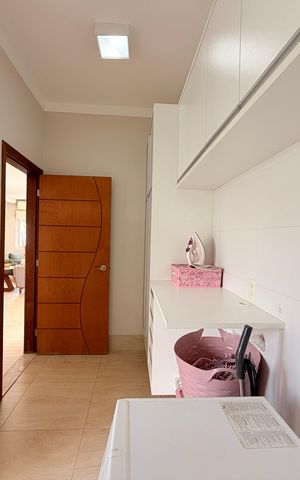 Casa de condomínio à venda com 340m², 3 quartos e 4 vagasÁrea de Serviço