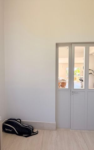 Casa de condomínio à venda com 340m², 3 quartos e 4 vagasEscritório