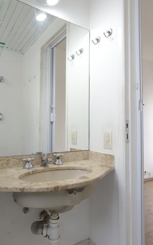 Apartamento à venda com 75m², 2 quartos e 1 vagaBanheiro da Suíte