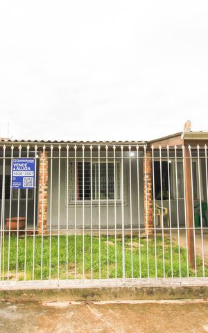 Casa à venda com 200m², 3 quartos e 1 vaga Casa à venda com 200m², 3 quartos e 1 vagaFachada