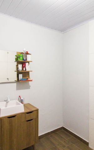Casa à venda com 200m², 3 quartos e 1 vaga Casa à venda com 200m², 3 quartos e 1 vagaBanheiro
