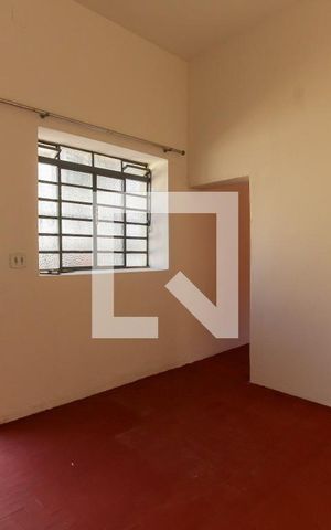 Casa à venda com 820m², 1 quarto e 1 vaga Casa à venda com 820m², 1 quarto e 1 vagaSala