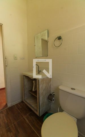 Casa à venda com 820m², 1 quarto e 1 vaga Casa à venda com 820m², 1 quarto e 1 vagaBanheiro