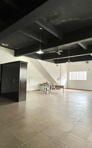 Casa à venda com 574m², 4 quartos e 4 vagas Casa à venda com 574m², 4 quartos e 4 vagasSalão