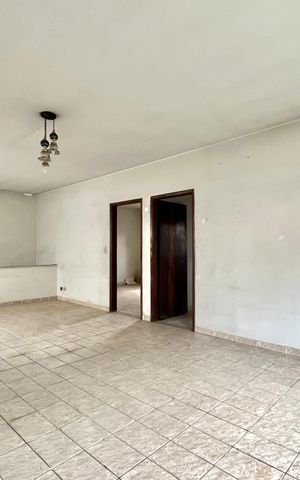 Casa à venda com 574m², 4 quartos e 4 vagas Casa à venda com 574m², 4 quartos e 4 vagasSala