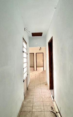 Casa à venda com 574m², 4 quartos e 4 vagas Casa à venda com 574m², 4 quartos e 4 vagasCorredor