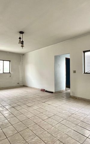 Casa à venda com 574m², 4 quartos e 4 vagas Casa à venda com 574m², 4 quartos e 4 vagasSala