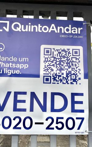 Casa à venda com 574m², 4 quartos e 4 vagas Casa à venda com 574m², 4 quartos e 4 vagasPlaquinha
