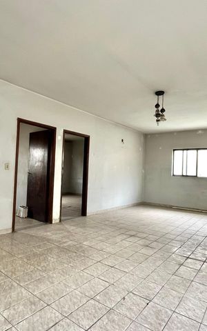 Casa à venda com 574m², 4 quartos e 4 vagas Casa à venda com 574m², 4 quartos e 4 vagasSala