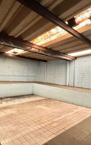Casa à venda com 574m², 4 quartos e 4 vagas Casa à venda com 574m², 4 quartos e 4 vagasPiscina