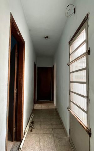 Casa à venda com 574m², 4 quartos e 4 vagas Casa à venda com 574m², 4 quartos e 4 vagasCorredor