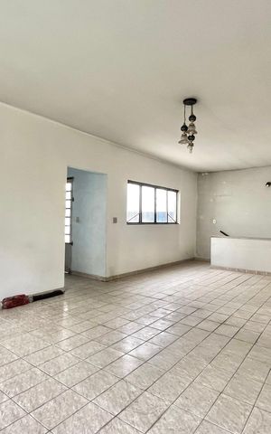Casa à venda com 574m², 4 quartos e 4 vagas Casa à venda com 574m², 4 quartos e 4 vagasSala
