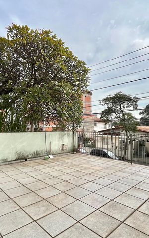 Casa à venda com 574m², 4 quartos e 4 vagas Casa à venda com 574m², 4 quartos e 4 vagasÁrea externa