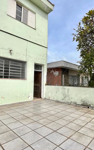 Casa à venda com 574m², 4 quartos e 4 vagas Casa à venda com 574m², 4 quartos e 4 vagasÁrea externa